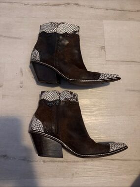 Donald Pliner ankle boots